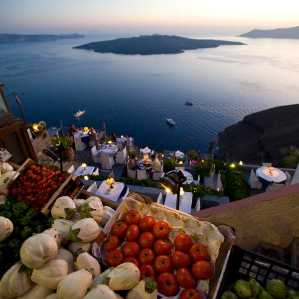 Una vista magnifica dalla caldeira di Santorini!