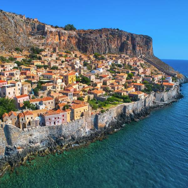 Monemvasia, una città murata arroccata sul mare