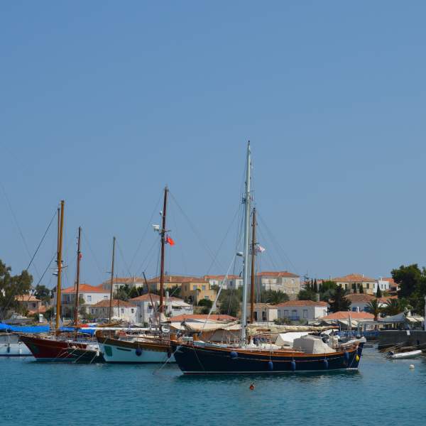 Il vecchio porto di Spetsés
