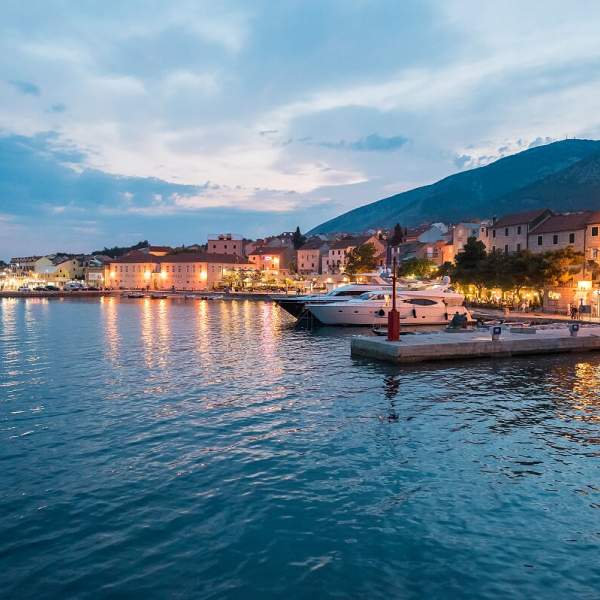 Tramonto sulla città di Bol