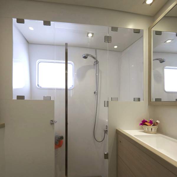 Un bagno spazioso e luminoso