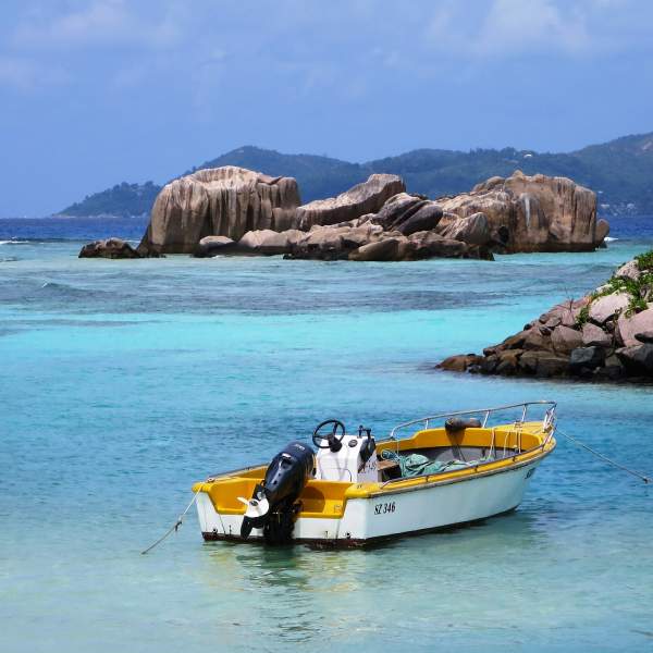 La Digue e le sue acque turchesi