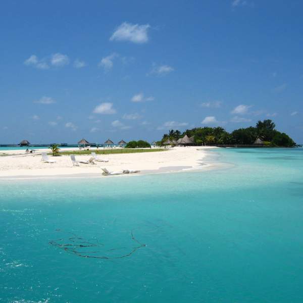 Navigate lungo l'atollo Malé