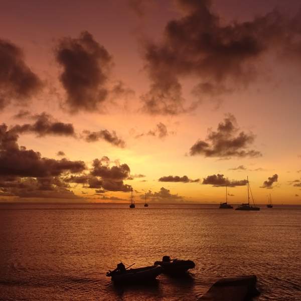Ammirare la bellezza dei tramonti caraibici