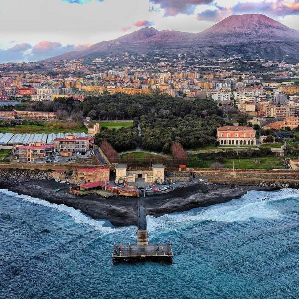 Ammirate il Vesuvio dalla baia di Napoli