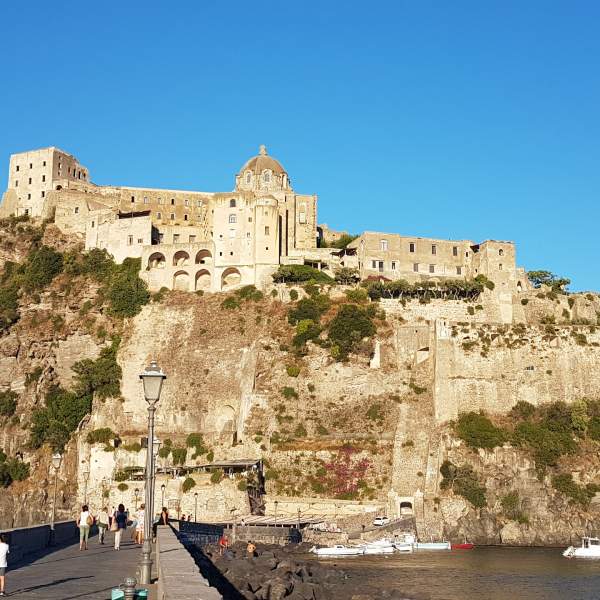 Visitate il castello medievale Aragonese
