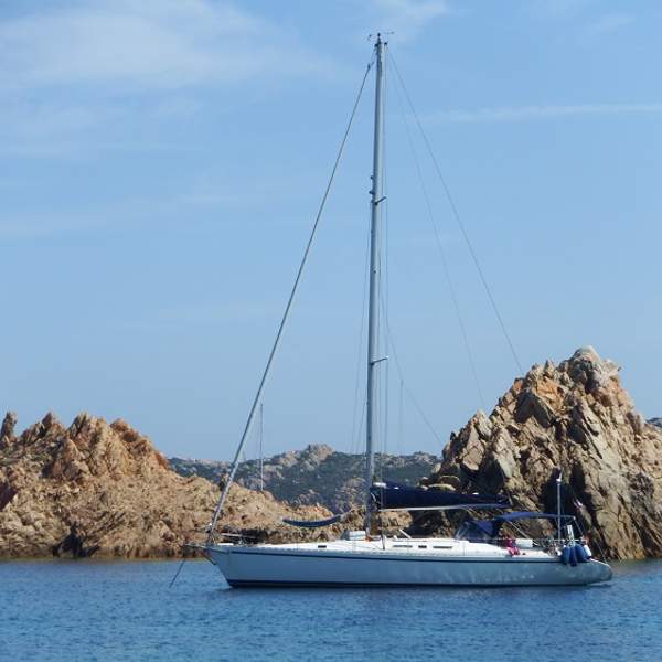 Sbarco nella splendida baia di Cala Lunga