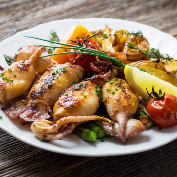 Prova i tradizionali calamari alla griglia