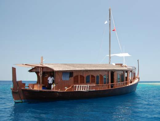 Le Maldive in Dhoni tradizionale