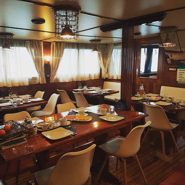 Gusta i sapori locali nel ristorante