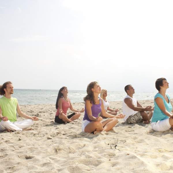 Sessione di meditazione sulla spiaggia