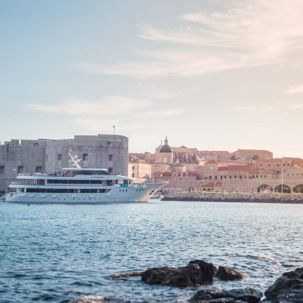 Dirigetevi verso le isole della Dalmazia!